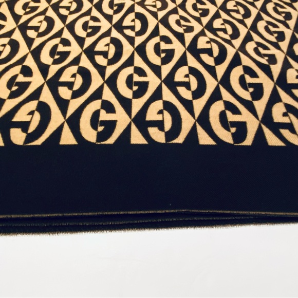 GUCCI GG RHOMBUS PONCHO. - Picture 9 of 11